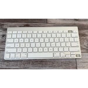 Apple‎ Wireless Keyboard A1314 Bluetooth Silver – Works, Missing 2 Keys